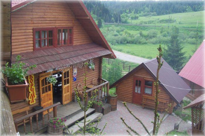 Boykivskiy Dvir Hotel Yasenitsa Zamkova Exterior photo