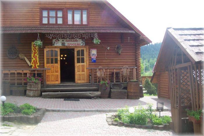 Boykivskiy Dvir Hotel Yasenitsa Zamkova Exterior photo