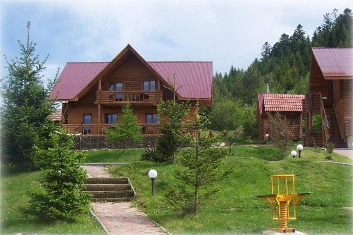 Boykivskiy Dvir Hotel Yasenitsa Zamkova Exterior photo