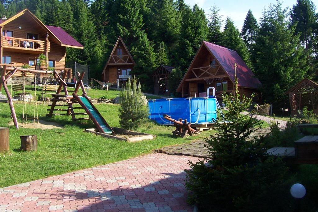 Boykivskiy Dvir Hotel Yasenitsa Zamkova Exterior photo